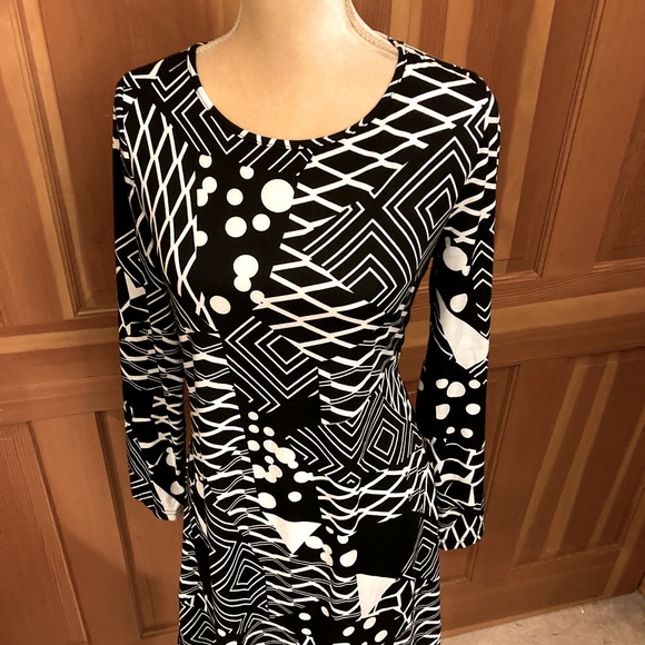 Geo Tee style Bodycon Dress - Picture 4 of 13